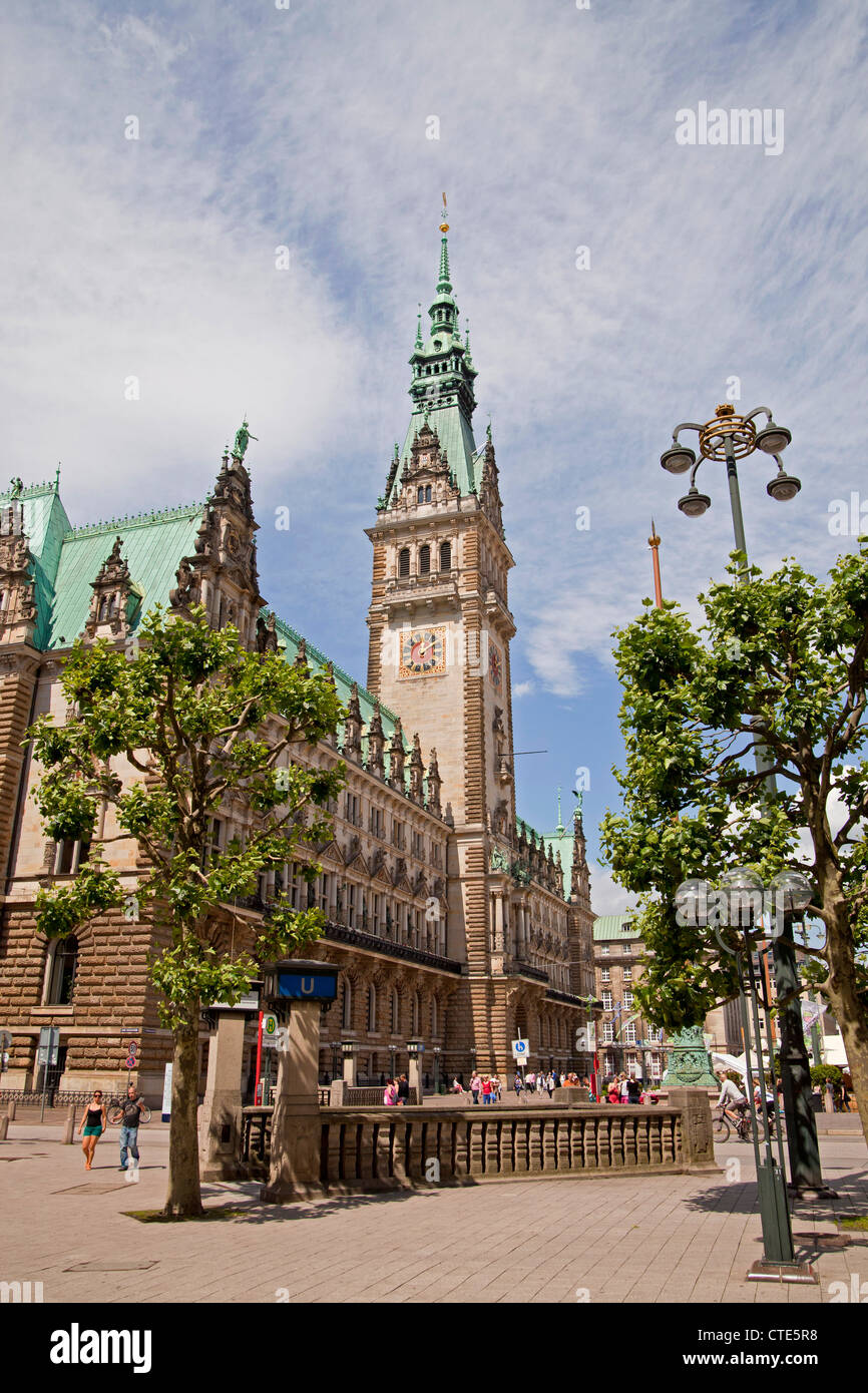 Hamburg city hall germany hi-res stock photography and images - Alamy