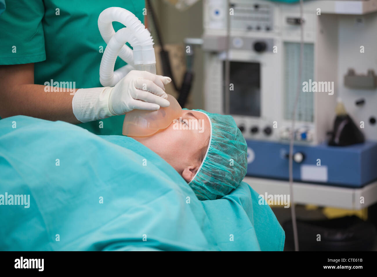 Nurse putting an oxygen mask Stock Photo - Alamy