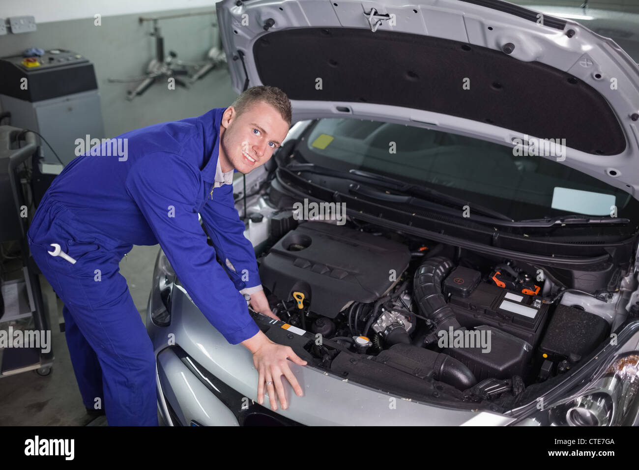 Mechanic repairing an engine of car Stock Photo - Alamy