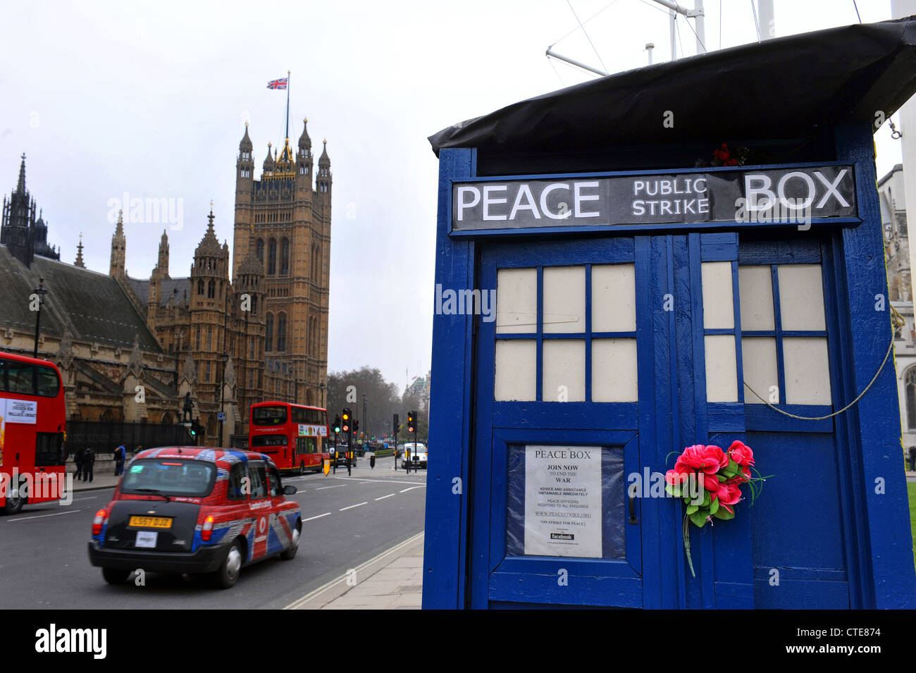 Peace protesters camp out in an old police box opposite the Houses of Parliament, London Stock Photo
