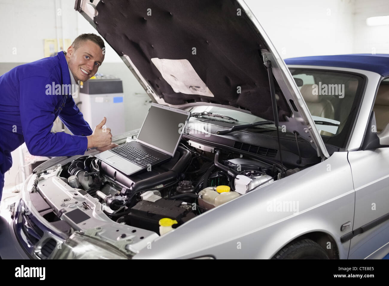 Mechanic leaning on machine hi-res stock photography and images - Alamy