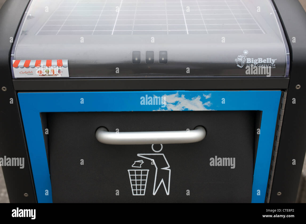 Big Belly solar compacto Stock Photo Alamy