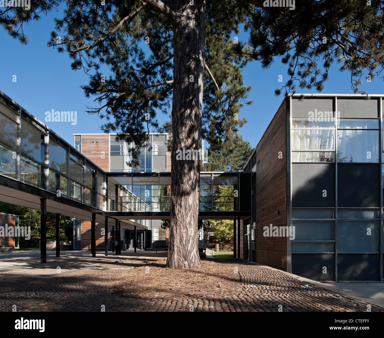 Oaklands, St Albans, United Kingdom. Architect John Pardey Architects