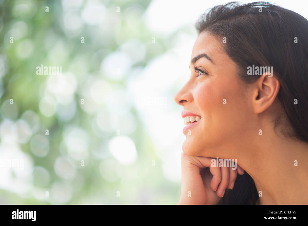 USA, New Jersey, Jersey City, Profile of young woman looking up Stock Photo