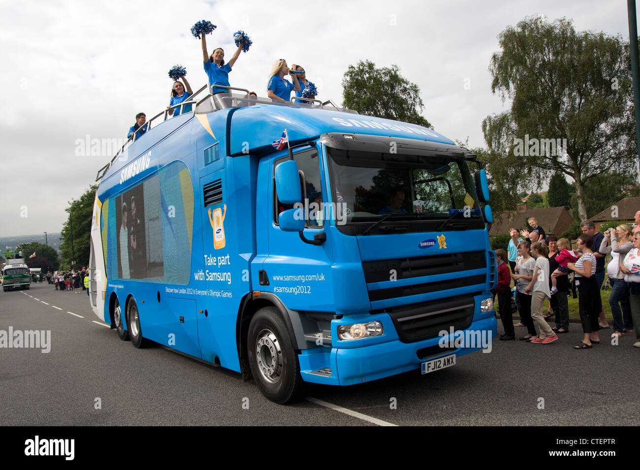 Olympic torch relay gravesend road hires stock photography and images