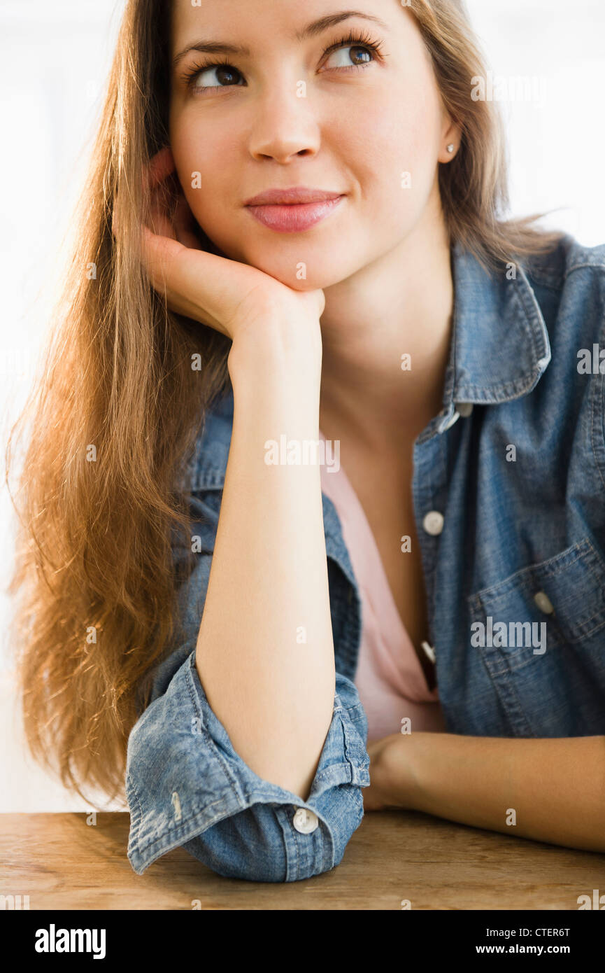 Leaning on elbow hires stock photography and images Alamy
