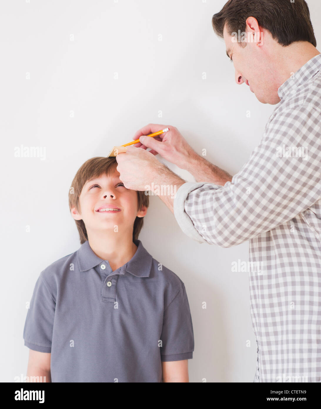 USA, New Jersey, Jersey City, Father measuring son's (10-11 years) height  Stock Photo - Alamy