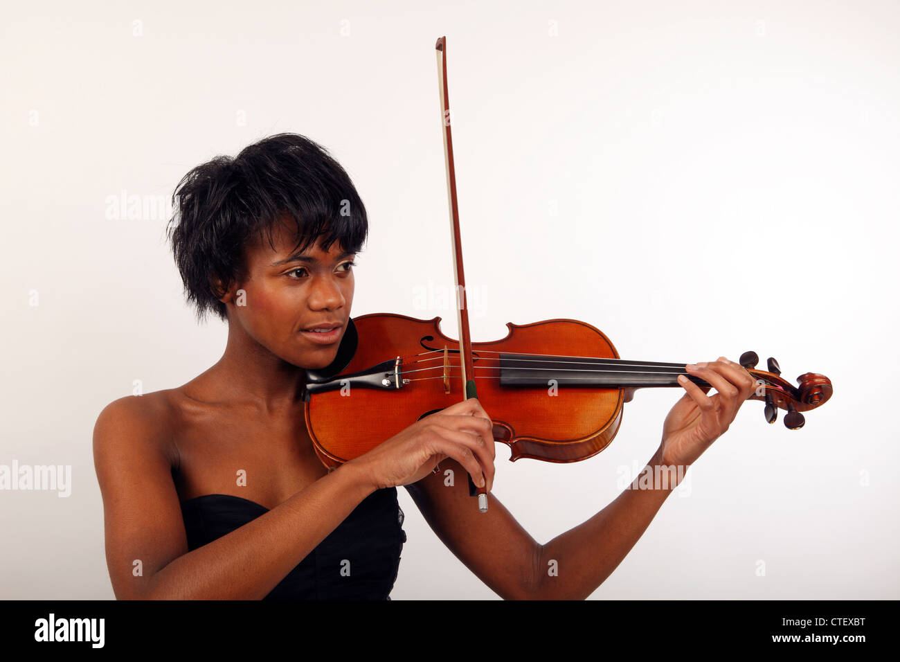 young coloured woman playing the violin Stock Photo