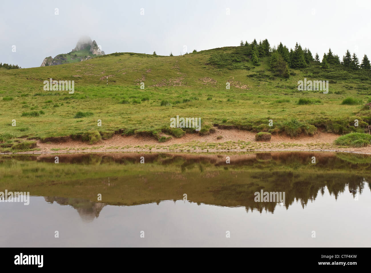 Beautiful mountain lake reflection hi-res stock photography and images ...