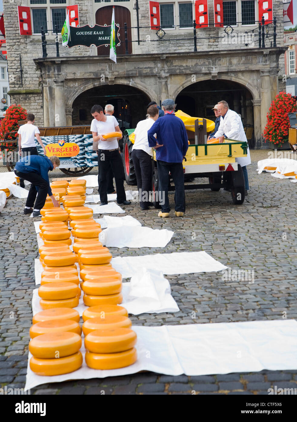 Gouda cheese market Netherlands Stock Photo Alamy