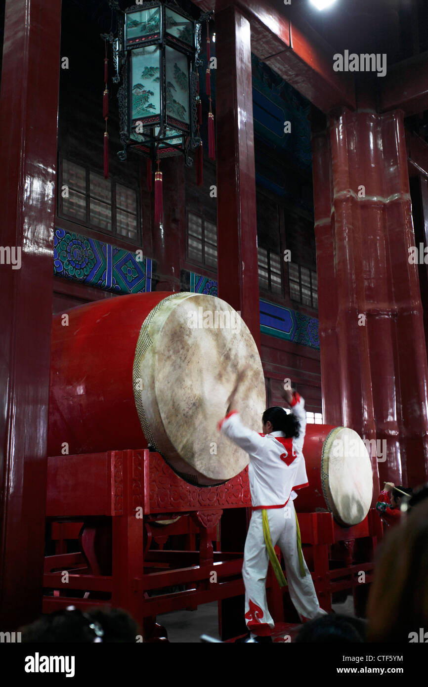 Chinese drums hires stock photography and images Alamy