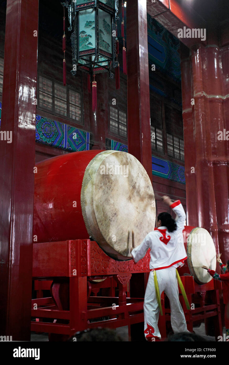 Chinese drums hires stock photography and images Alamy