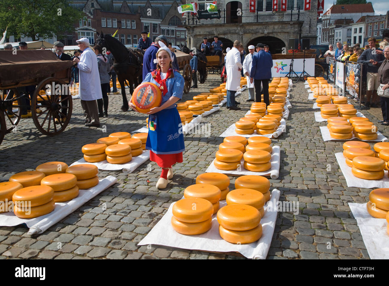 Gouda cheese market Netherlands Stock Photo: 49507349 - Alamy