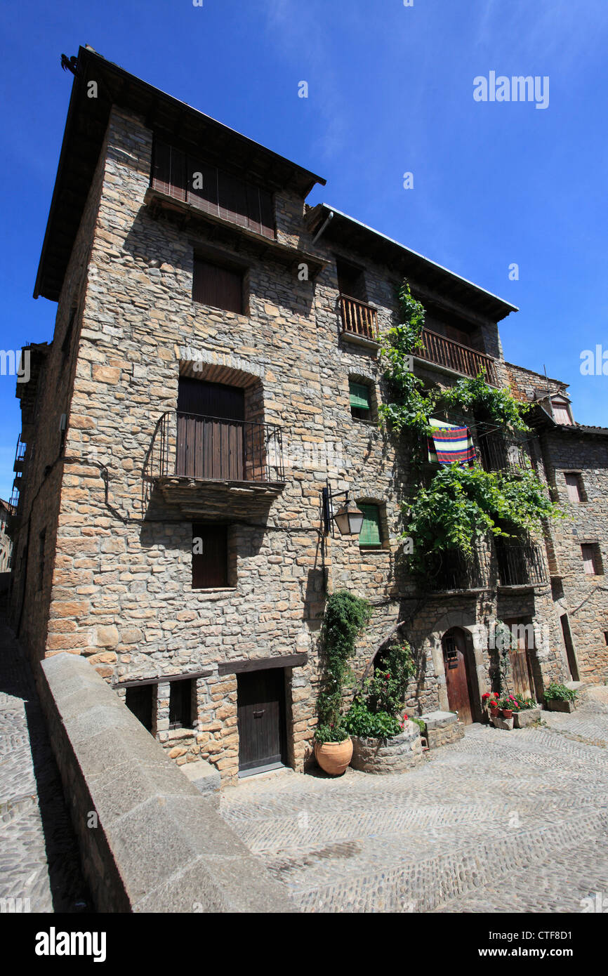 Spain, Aragon, Pyrenees, Ainsa, village, street scene, houses Stock
