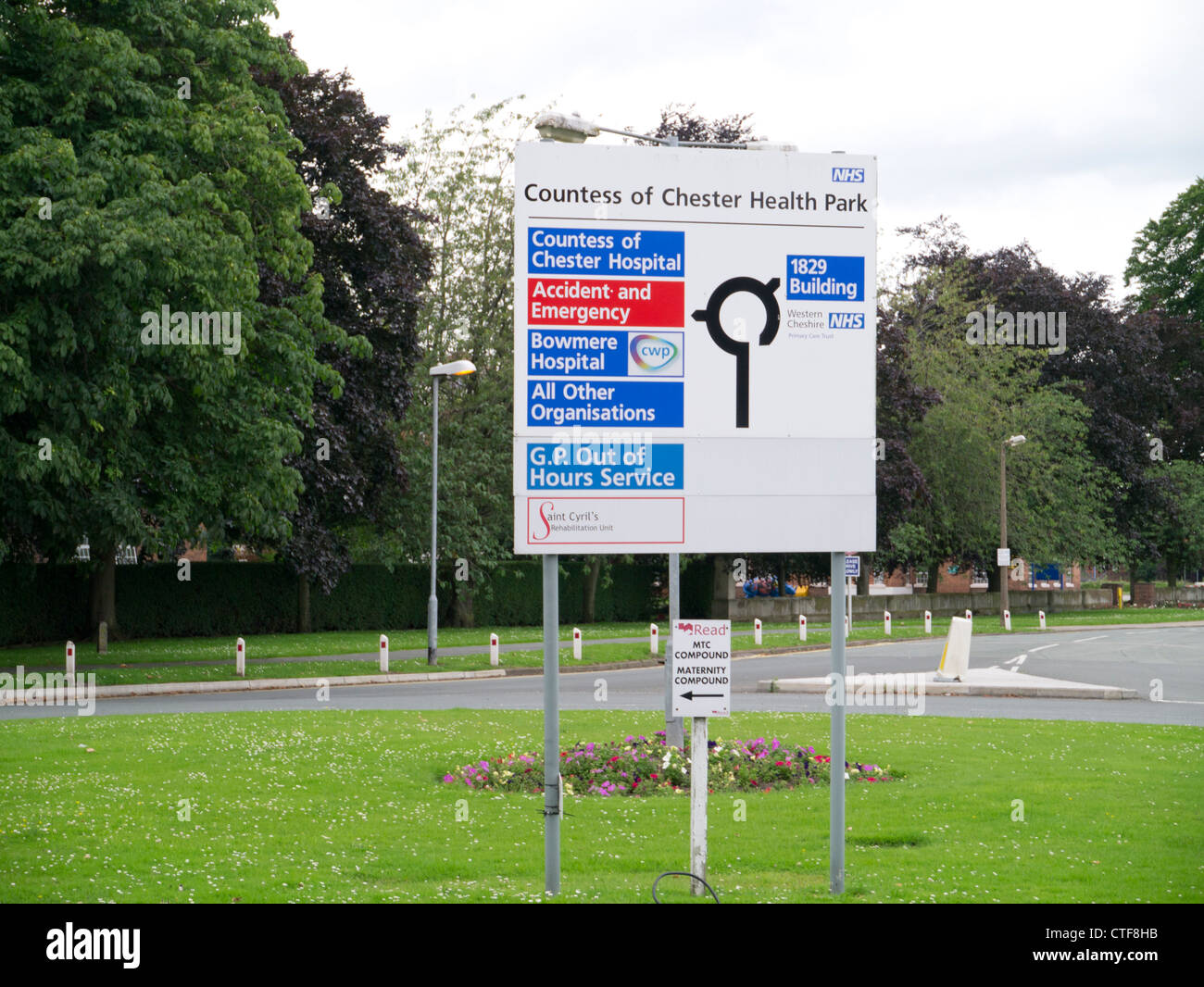 Countess of Chester Hospital signs at the main entrance to the site. Stock Photo