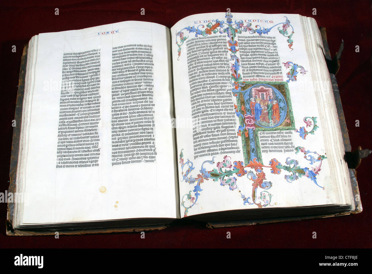 Close up of old holy bible book Stock Photo - Alamy