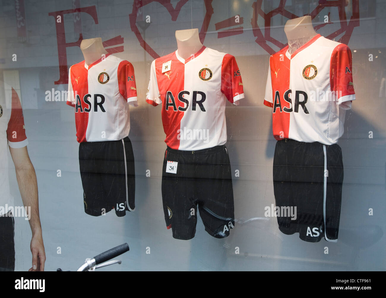 zwavel melodie Aanbeveling Replica football shirts of Feyenoord FC on display in shop window,  Rotterdam, Netherlands Stock Photo - Alamy
