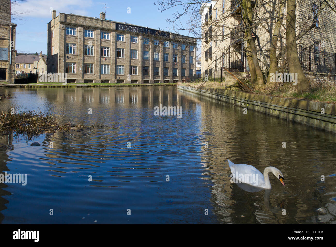Dockfield Mills, by the Leeds Liverpool Canal at Shipley Stock Photo
