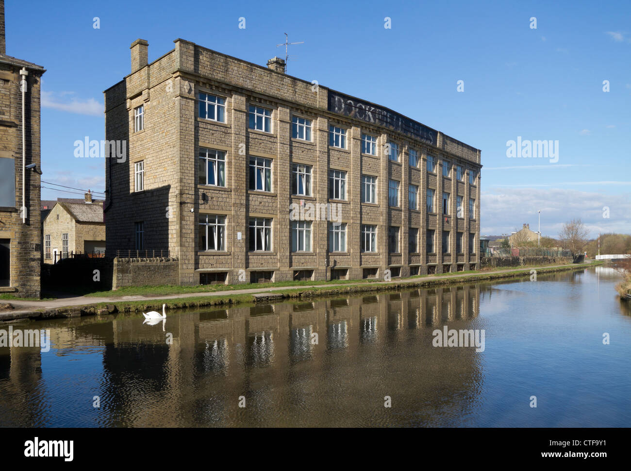 Dockfield Mills, by the Leeds Liverpool Canal at Shipley Stock Photo