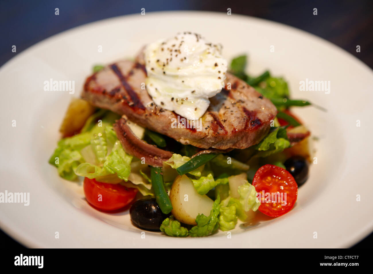 Tuna salad Nicoise Stock Photo - Alamy