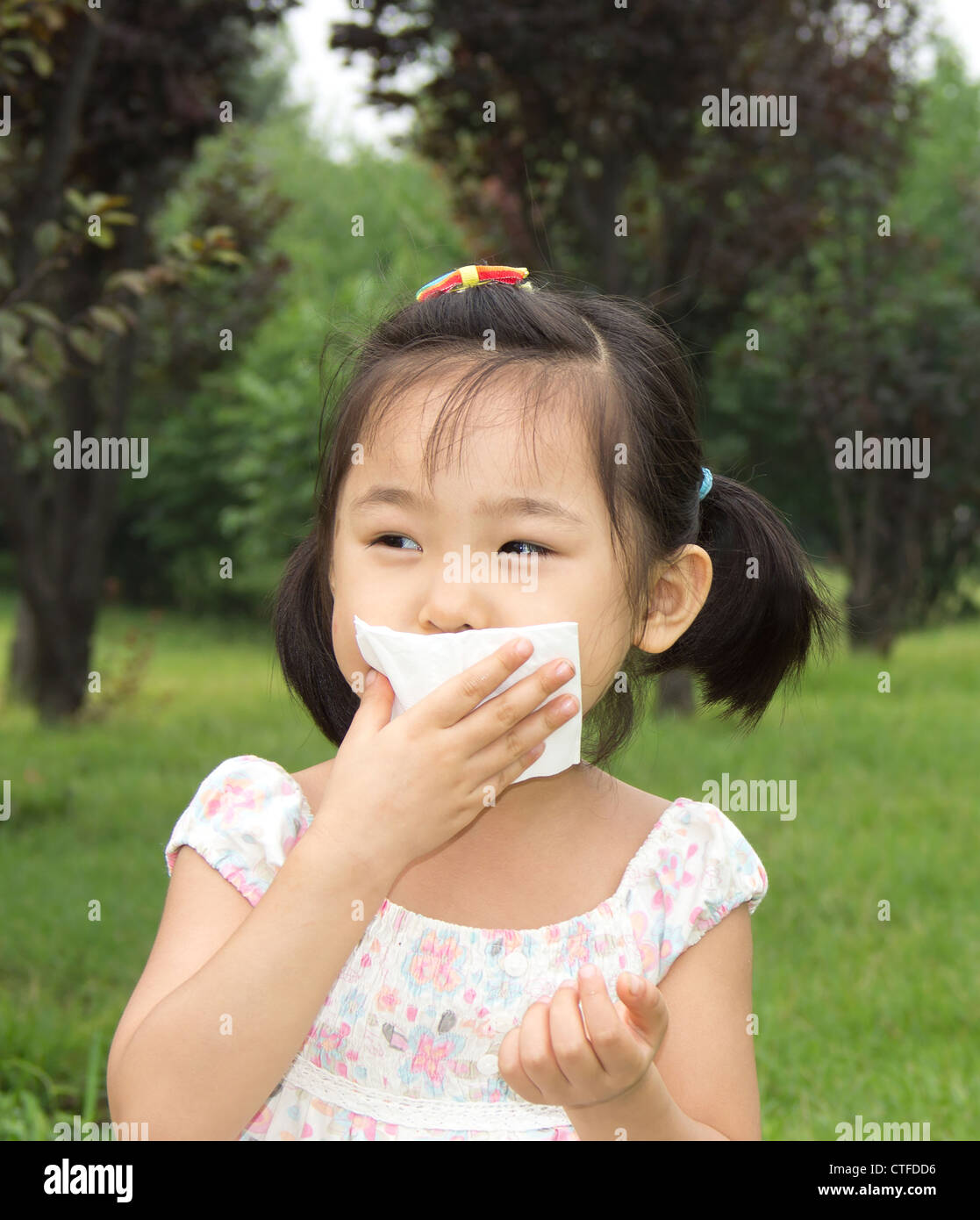 Asian little girl wipe your mouth with a tissue Stock Photo Alamy