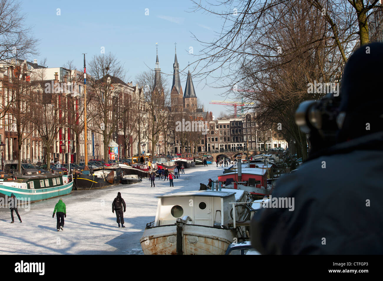 Skaters on Hindeloopen canals