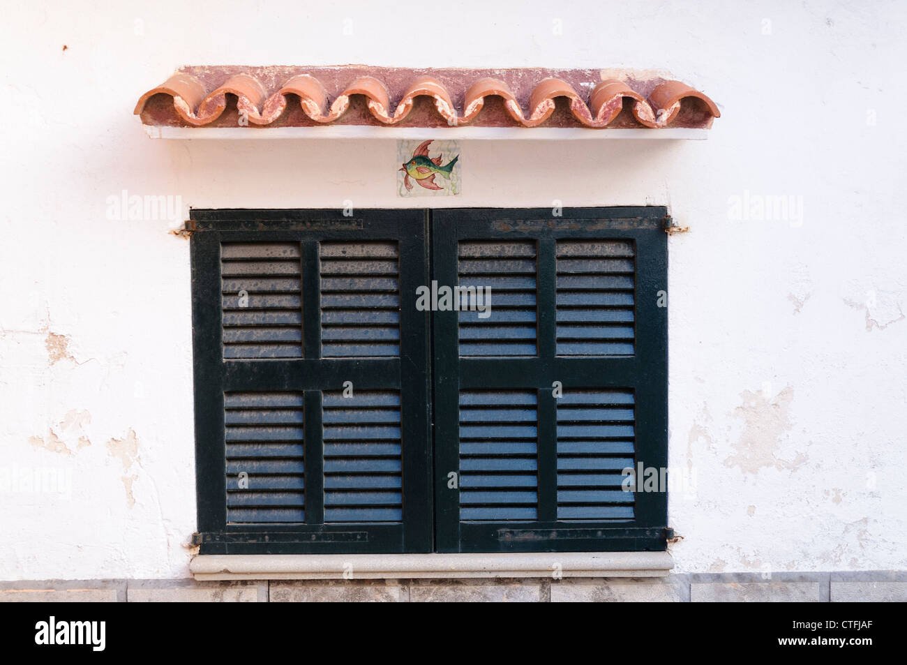 White windows black shutters hires stock photography and images Alamy