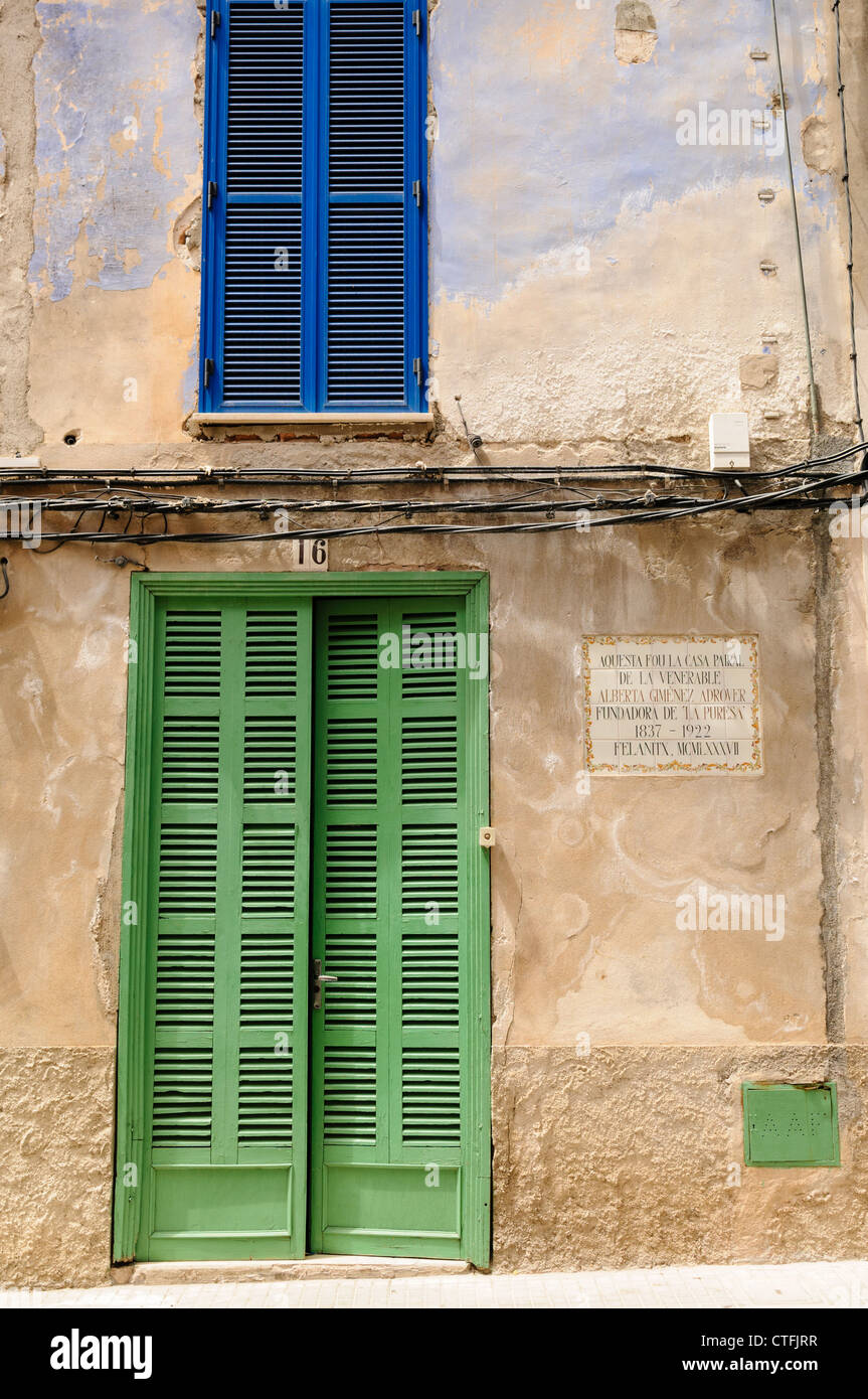 Spanish shutters hires stock photography and images Alamy