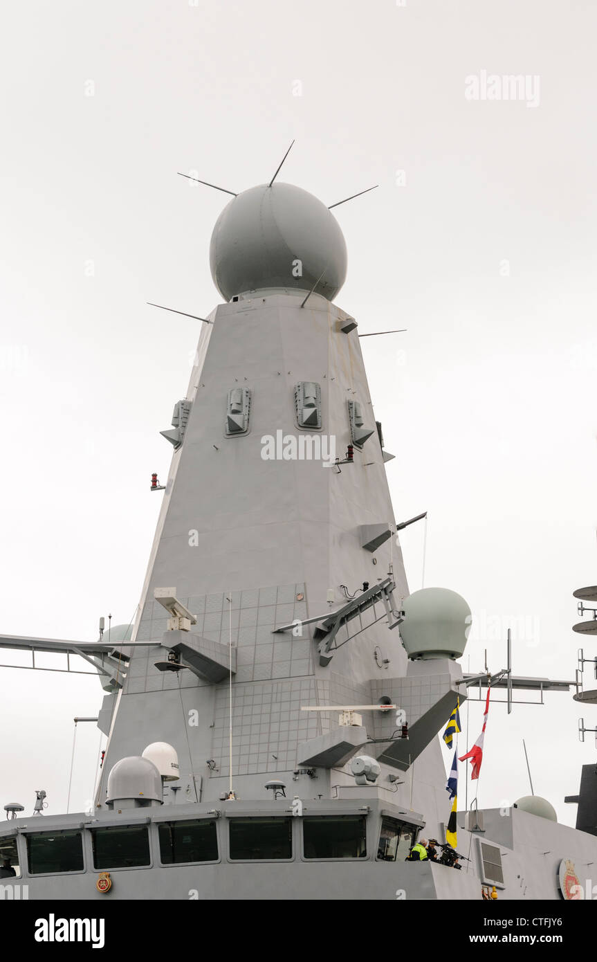 SAMPSON Radar defence mast on Royal Navy Type 45 destroyer HMS Dragon Stock Photo