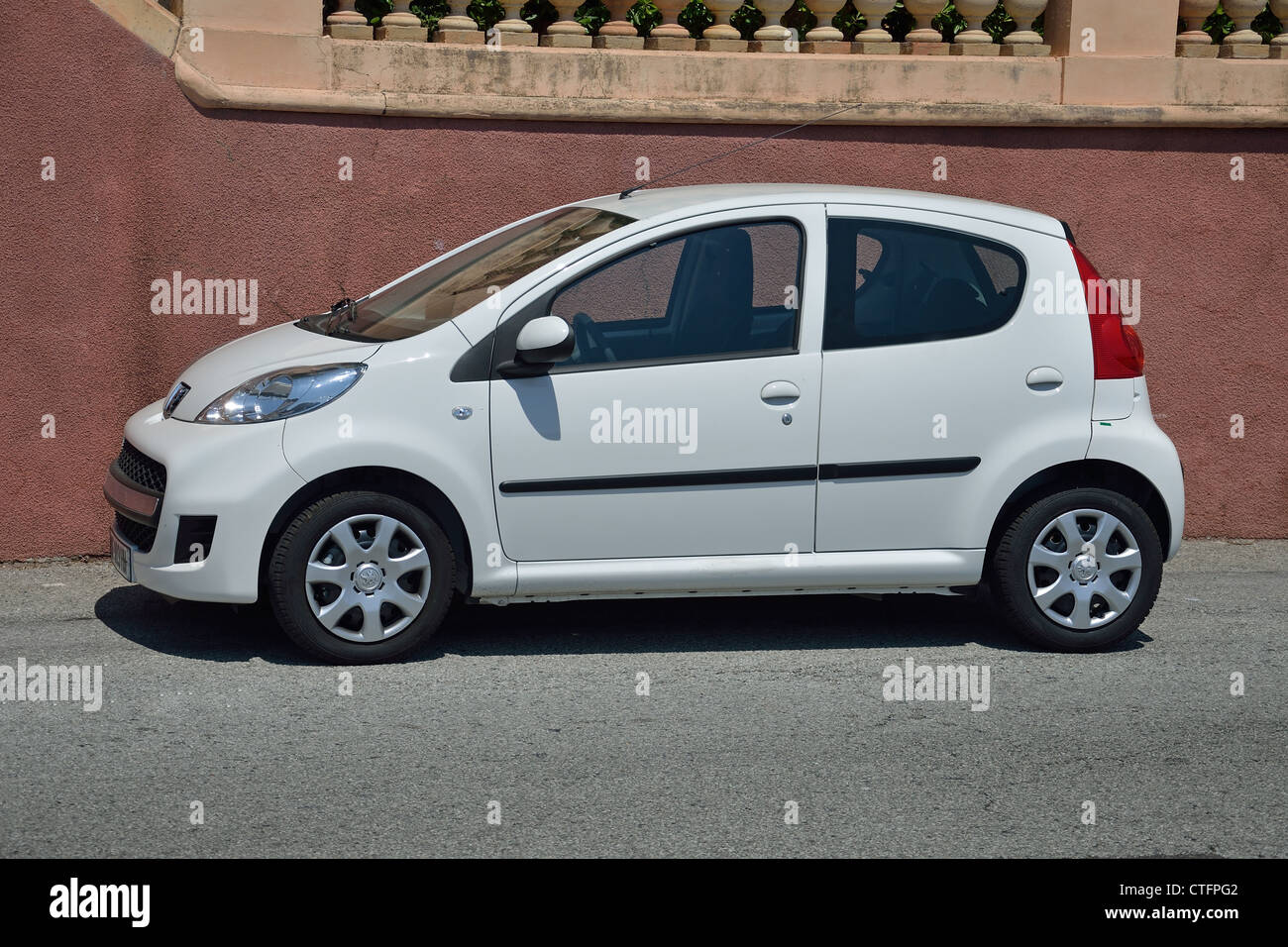 Peugeot 107 cars hi-res stock photography and images - Alamy