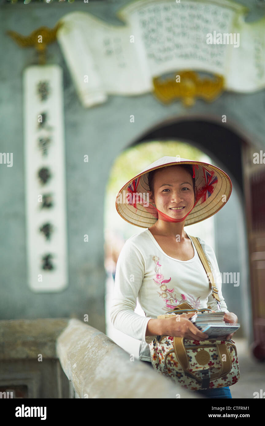 Vietnamese straw hat hires stock photography and images Alamy