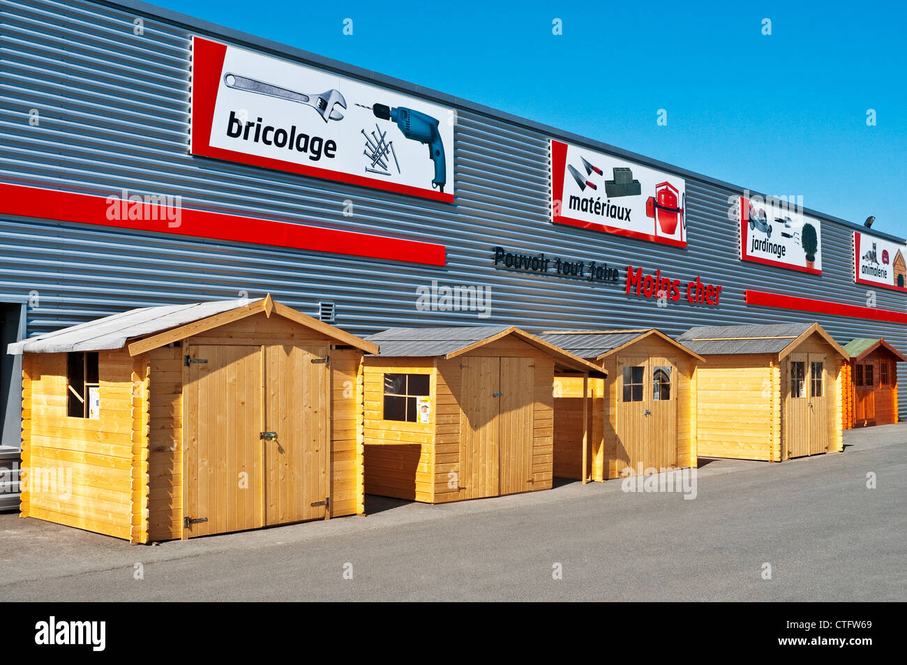 Bricomarché D-I-Y store garden sheds display, France Stock ...