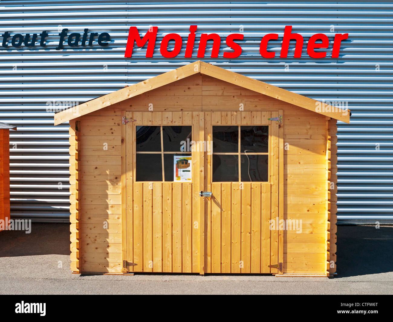Bricomarché D-I-Y store garden sheds display, France. Stock Photo