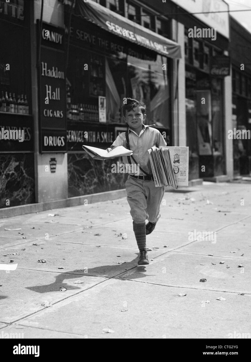 Vintage Newspaper Boy Black And White Stock Photos Images Alamy vintage-newspaper-boy-black-and-white-stock-photos-images-alamy