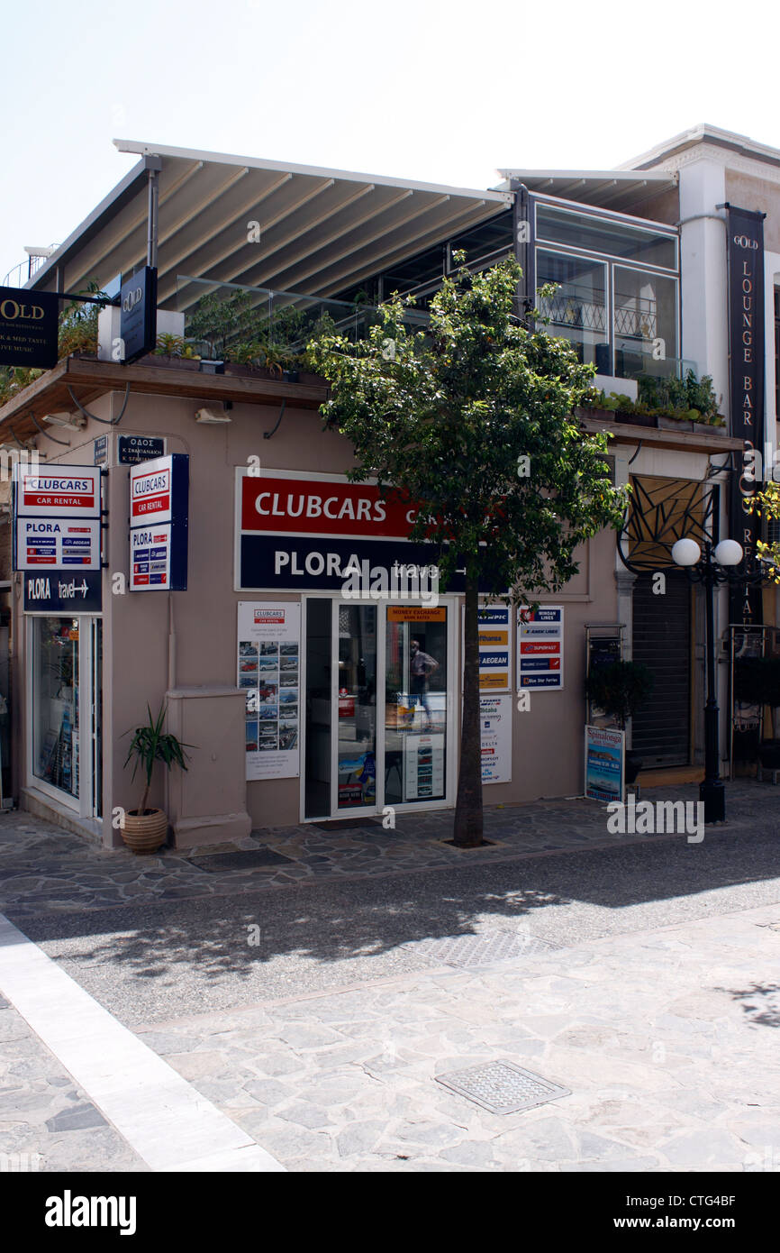 GREEK TRAVEL AGENT IN AGIOS NIKOLAOS ON THE ISLAND OF CRETE DURING 2012 RECESSION Stock Photo
