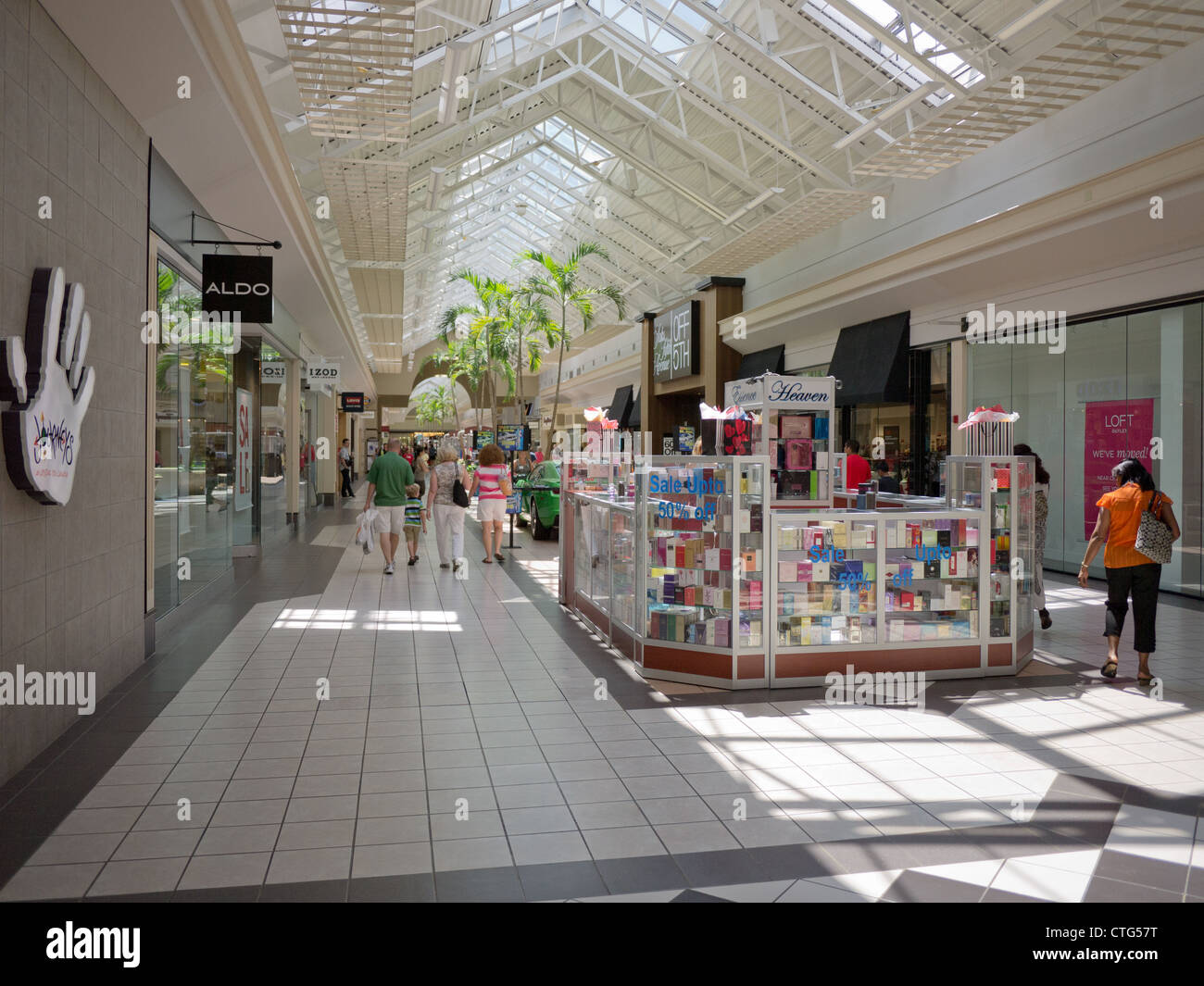 fashion outlet store buffalo shopping mall centre Stock - Alamy