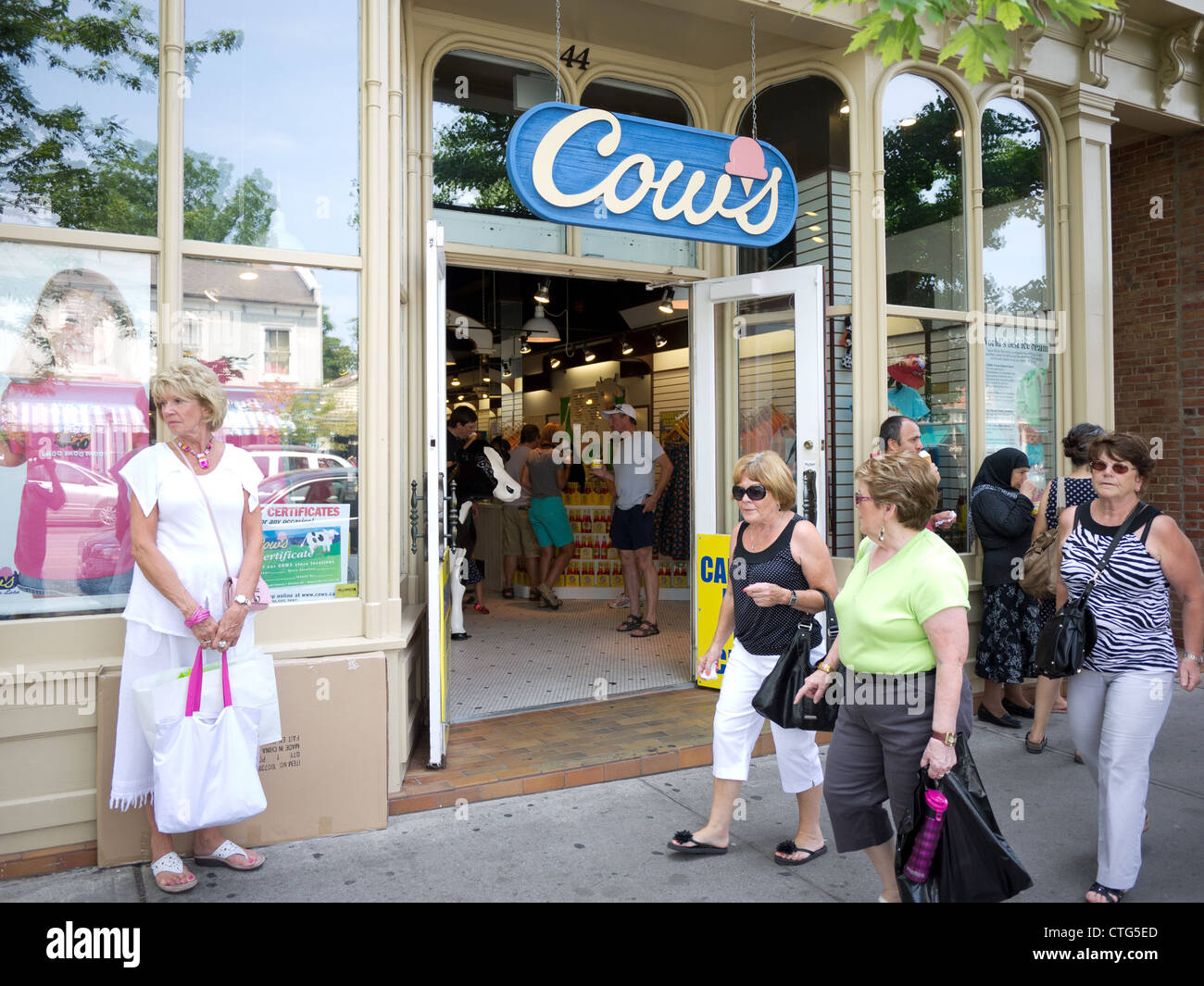 cows ice cream store summer Niagara on the lake Stock Photo Alamy