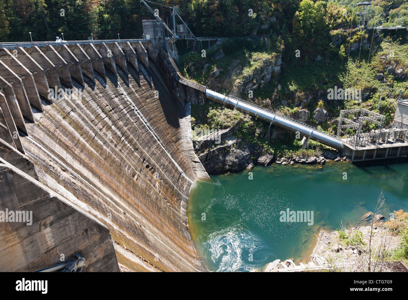Cheoah Dam produces hydroelectric power and forms the Cheoah Reservoir