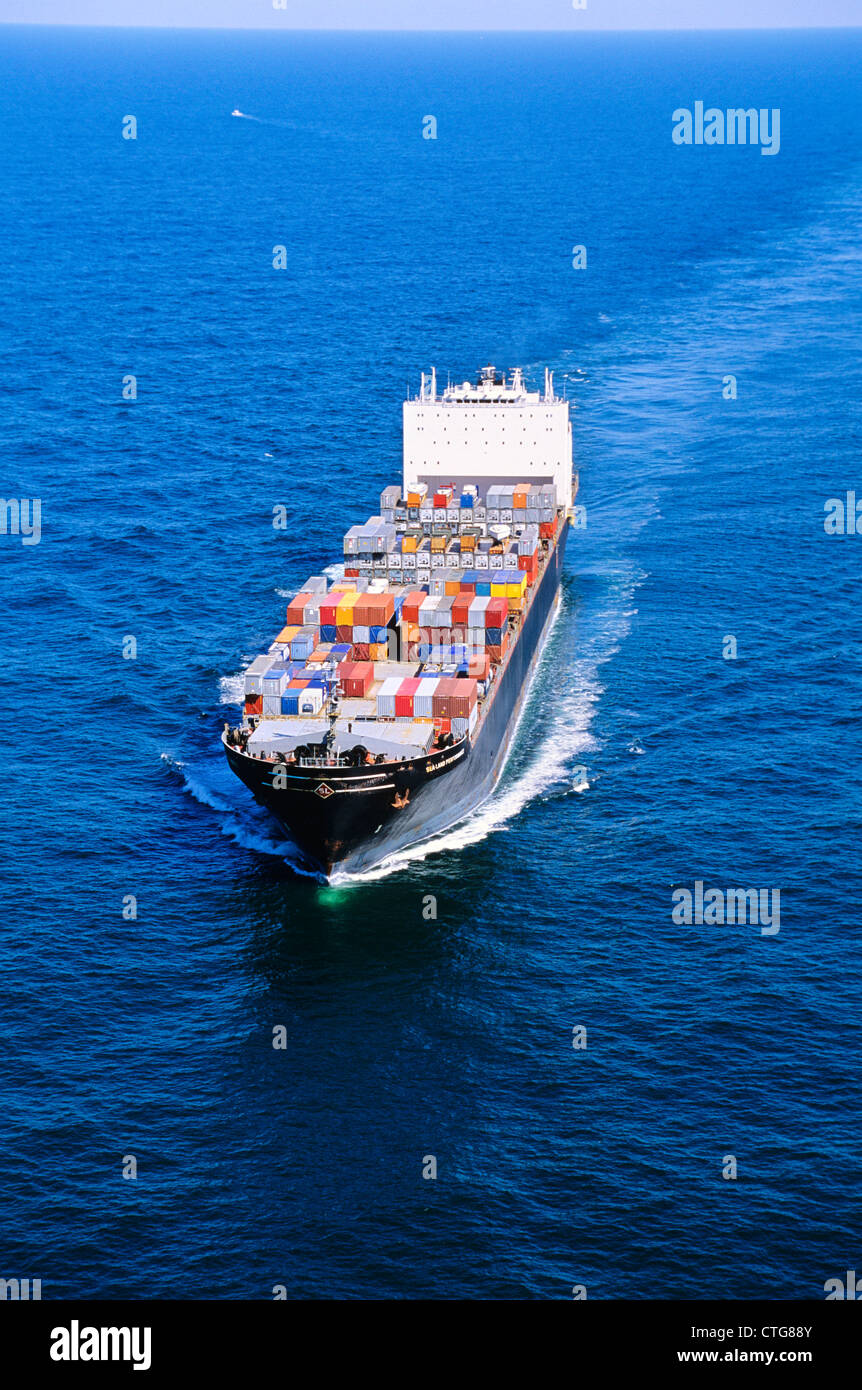 View Off Ship AERIAL VIEW OF A CONTAINER SHIP OFF SHORE Stock Photo - Alamy