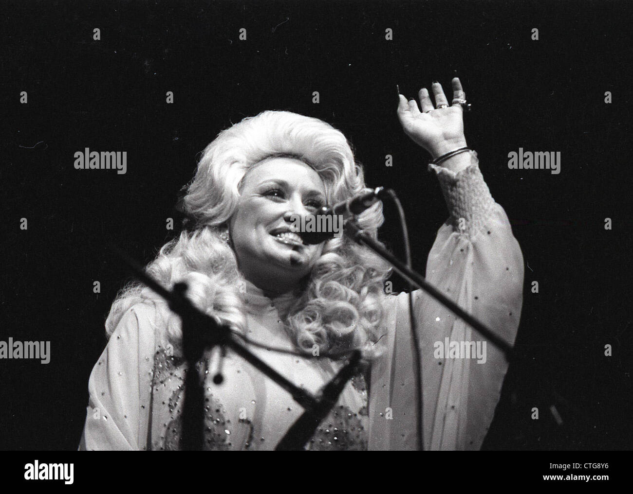 009046 - Dolly Parton in concert at The Bottom Line in New York on 14th May 1977 Stock Photo