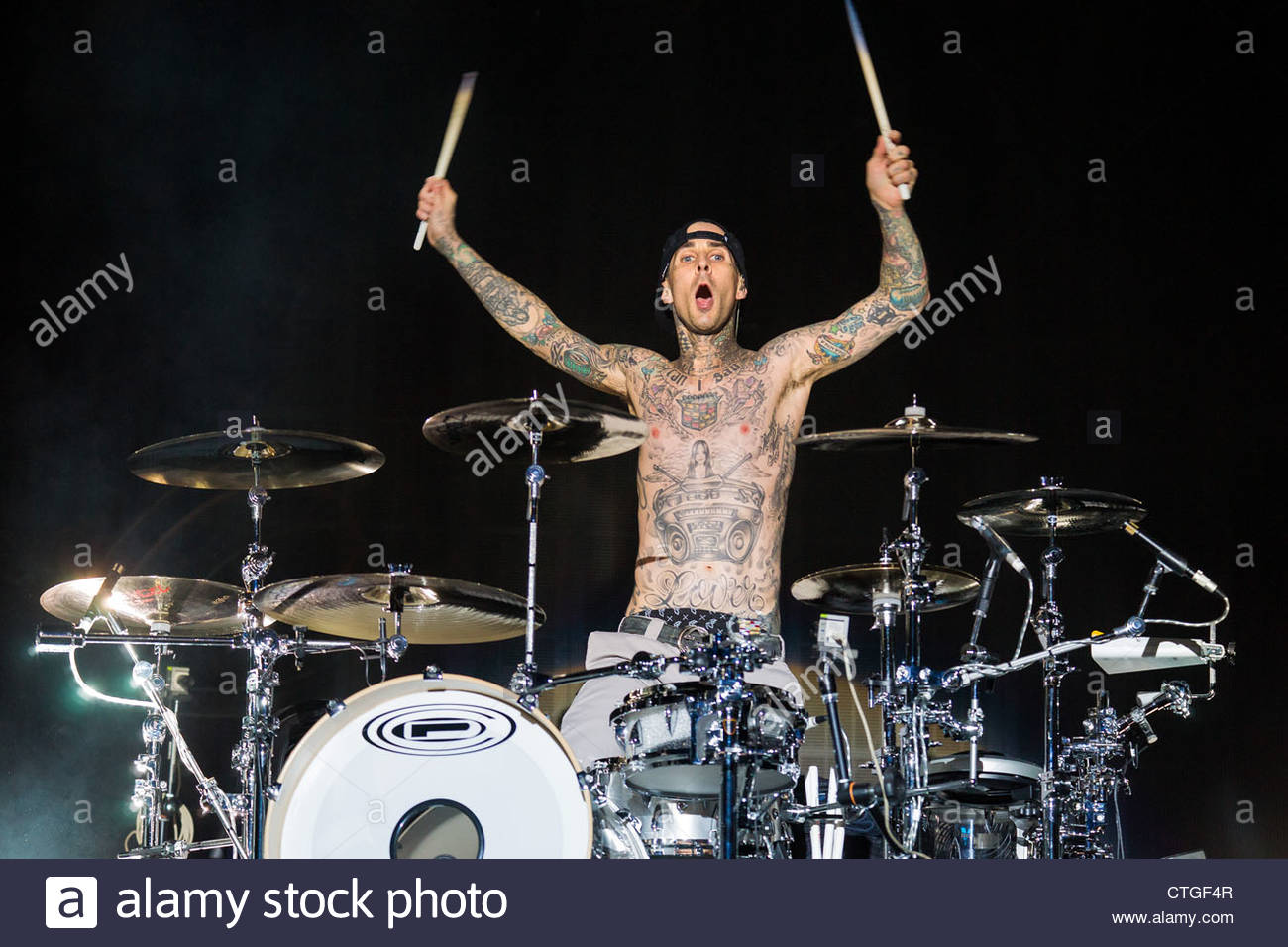 Blink 182 performing live : Travis Barker (drums Stock Photo ...