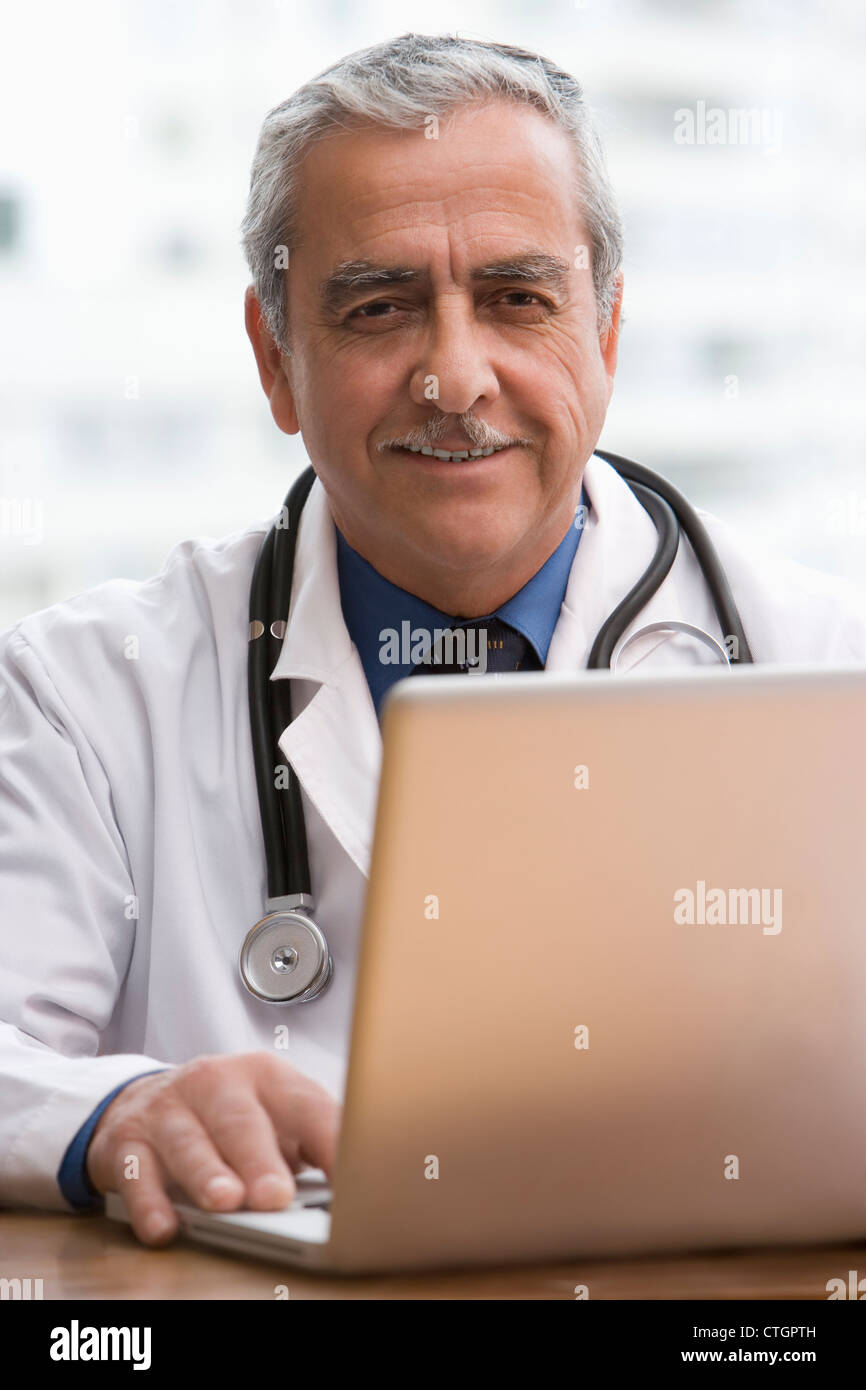 Doctor laptop looking camera in hi-res stock photography and images - Alamy