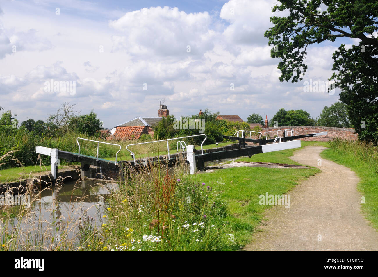 Woolsthorpe Middle Lock (No.17) on the Grantham Canal near Woolsthorpe-by-Belvoir, Lincolnshire, England Stock Photo