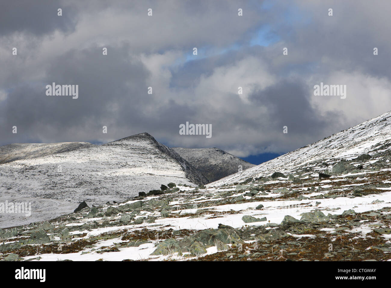 Nothern Chuya mountain ridge, Altai mountains, cloudy peaks Stock Photo