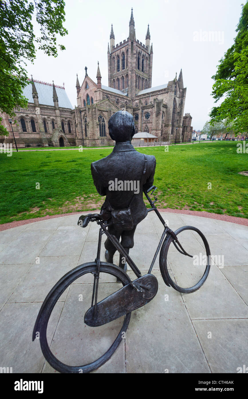 England, Herefordshire, Hereford, Edward Elgar Statue and Hereford Cathedral Stock Photo