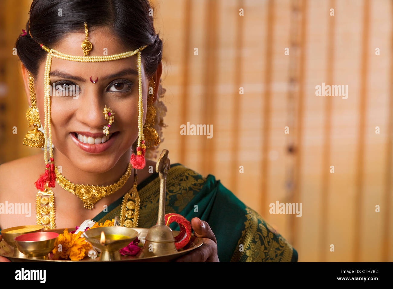 Maharashtrian bride hi-res stock photography and images - Alamy Maharashtrian bride hi-res stock photography and images - Alamy