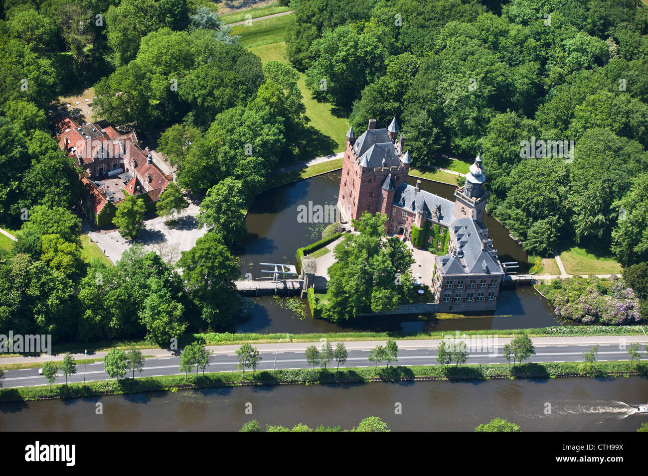 Netherlands, Breukelen, Castle Nyenrode (formerly called Nijenrode) along the river Vecht. Location of Nyenrode Business University. Aerial. Stock Photo