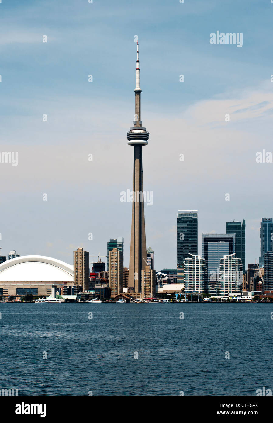 Cn tower toronto skyline summer hi-res stock photography and images - Alamy