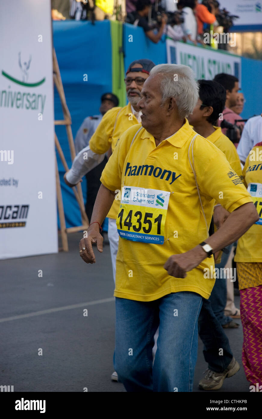 Participants from the 2008 Standard Chartered Mumbai Marathon Stock