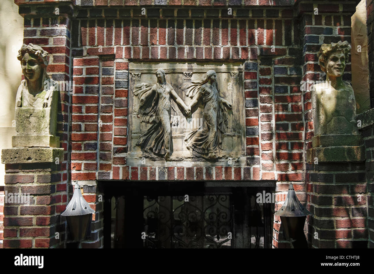 Brooklyn Heights, Brownstone House entrance with sculptures, New York Stock Photo